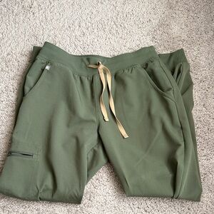 FIGS Zamora jogger. Size S